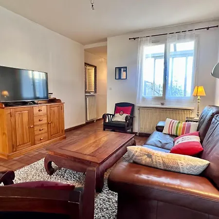 Camelia Yourhosthelper * バラルック・レ・バン