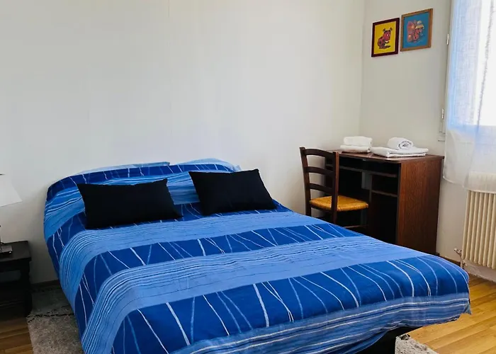 Camelia Yourhosthelper バラルック・レ・バン