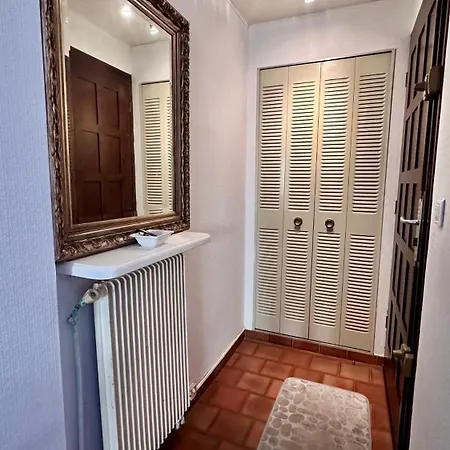 Camelia Yourhosthelper