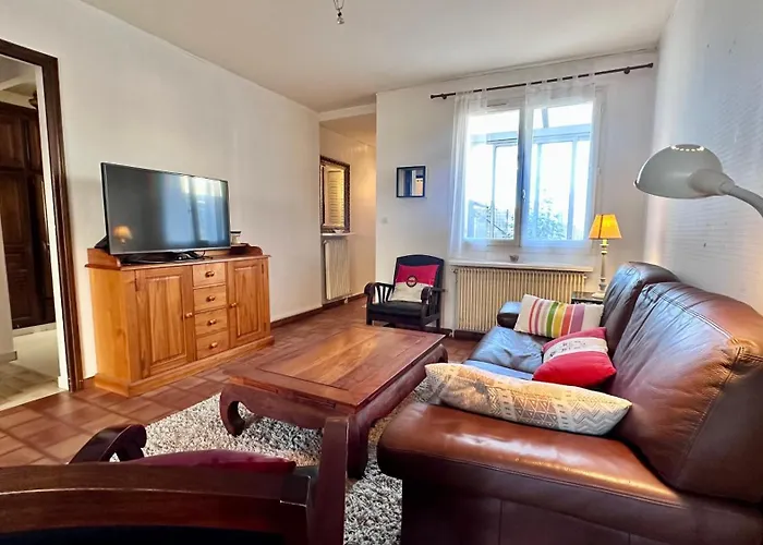 Camelia Yourhosthelper * Balaruc-les-Bains