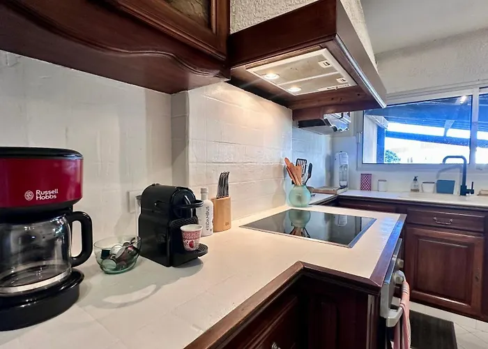 Camelia Yourhosthelper *